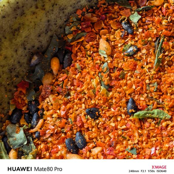 Cada plato se convierte en una experiencia visual donde el detalle y el color cobran protagonismo. Fuente: Huawei Mate 80 Pro.