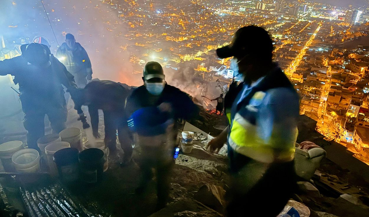 Personal de emergencia se encuentra apoyando en el lugar.