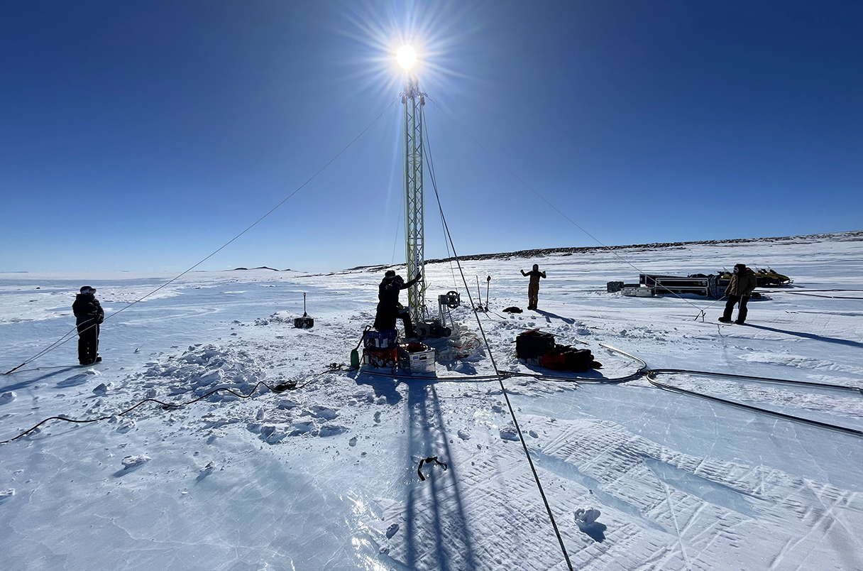 Este hielo hallado abre una nueva ventana al clima antiguo del planeta, una que no es precisamente la que los científicos esperaban. Foto: Julia Marks Peterson