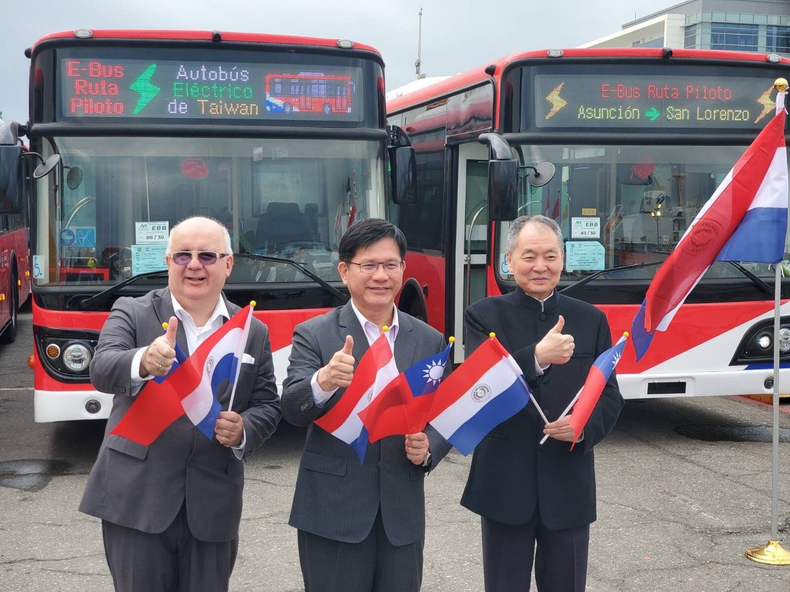 Los buses eléctricos de Taiwán circulan por la ruta Asunción-San Lorenzo. Foto: Embajada de Taiwán en Paraguay