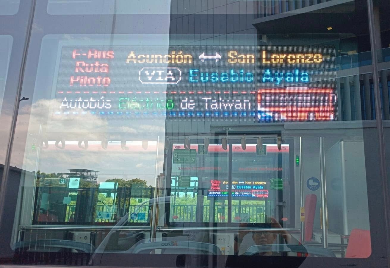 El sistema de videovigilancia avanzado del bus de Taiwán en Paraguay garantiza seguridad durante todo el recorrido. Foto: Embajada de Taiwán en Paraguay
