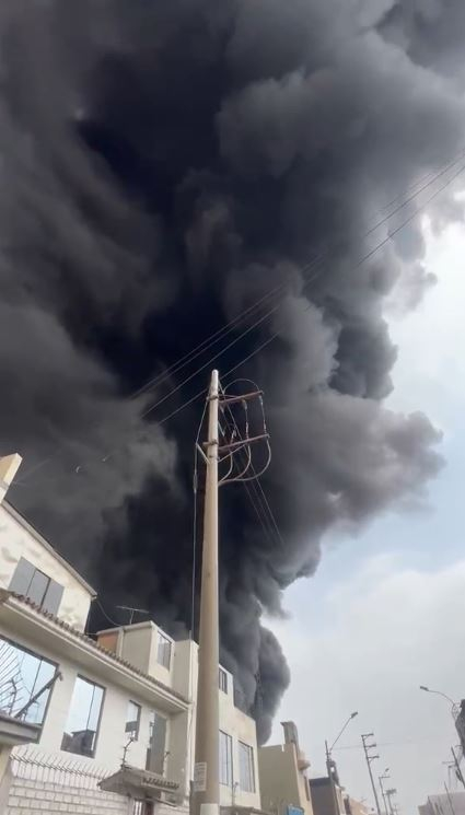 Incendio en Ate es registrado por vecinos