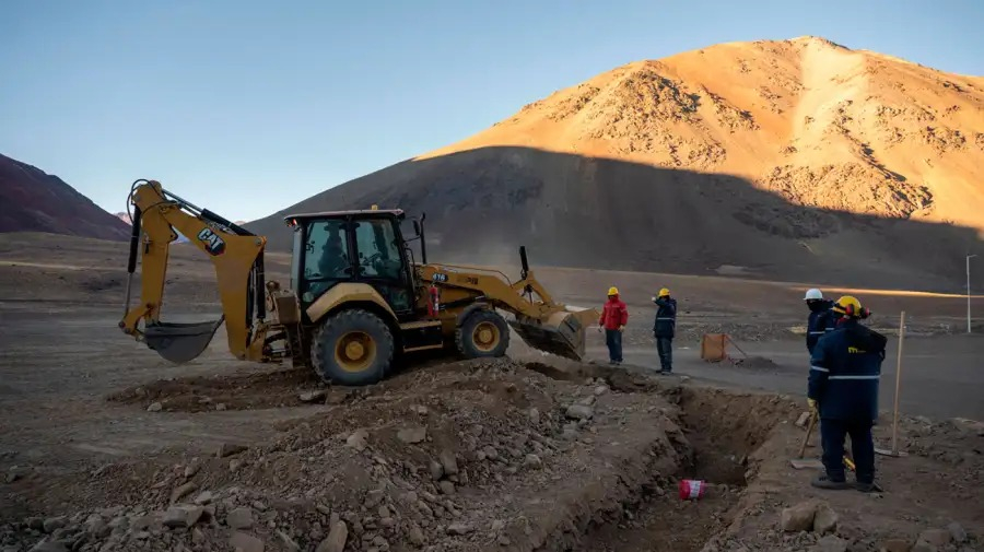 “La minería se desplegará por toda la cordillera, generando cientos de miles de puestos de trabajo”, afirmó Milei en marzo. Foto: AFP