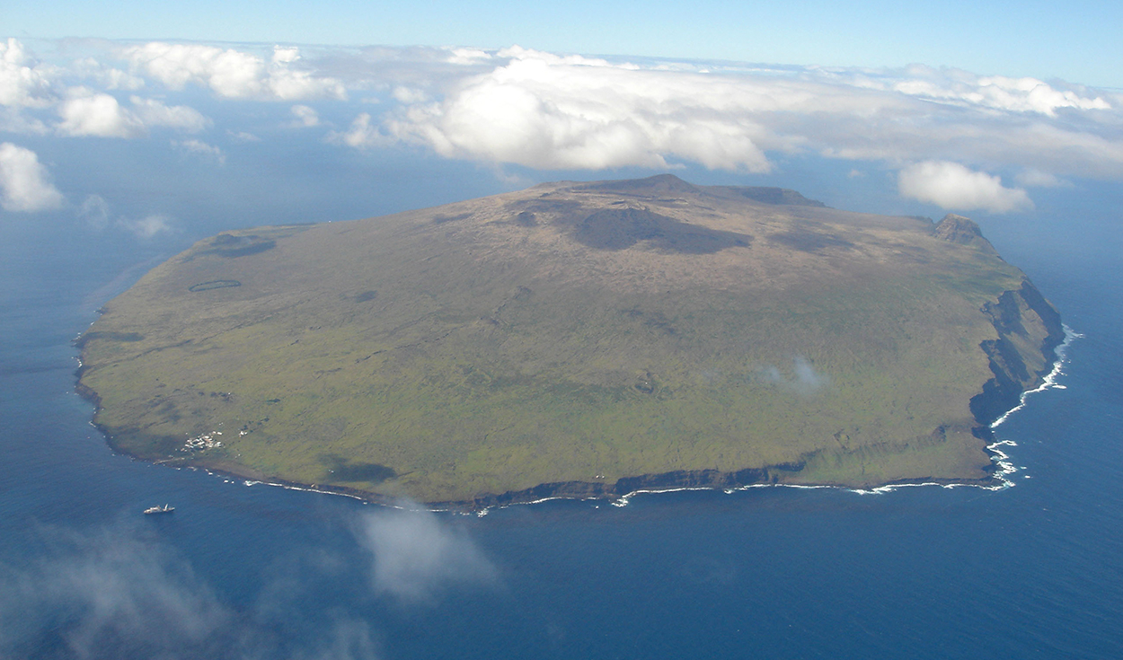 La isla Ámsterdam se encuentra situada al sur del océano Índico. Foto: Wikimedia