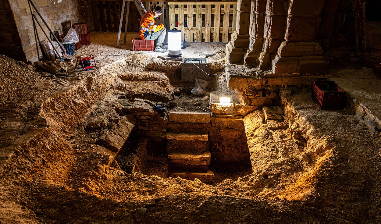 El ingreso a a bóveda de la iglesia Saint-Philibert durante el proceso de excavación. Foto: INRAP