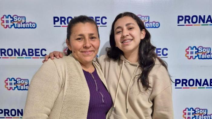 Gemali Ferroa Zevallos y su madre