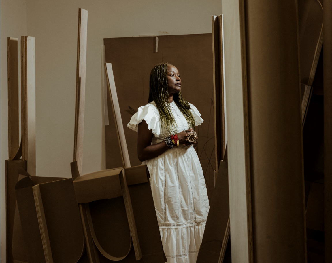 La camerunesa-suiza Koyo Kouoh diseñó los lineamientos conceptuales de la actual edición de la Bienal. Su encargatura había sido catalogada de histórica. Falleció en mayo de 2025. Foto: AFP.