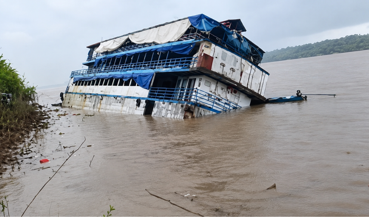 Boat carrying chickens sinks in Peruvian Amazon; passengers rescued