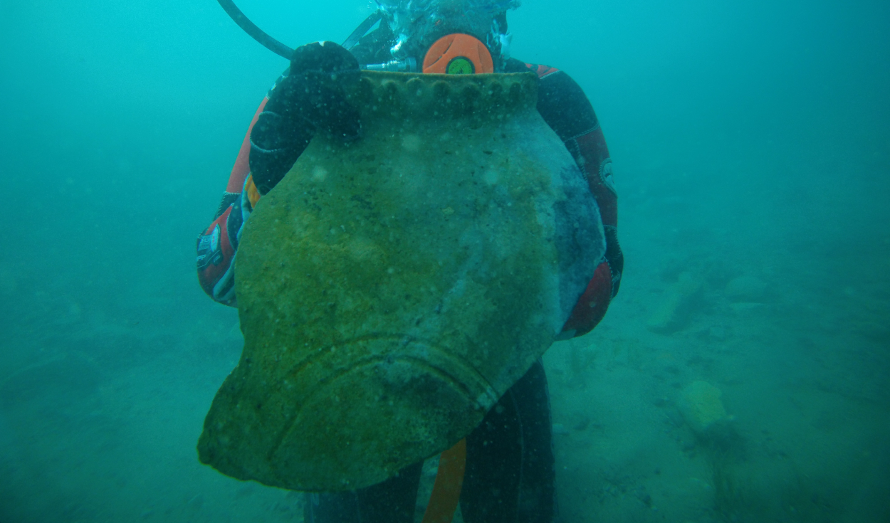 Vasija de cerámica del yacimiento sumergido de la Ruta de la Seda. Foto: Academia Rusa de Ciencias