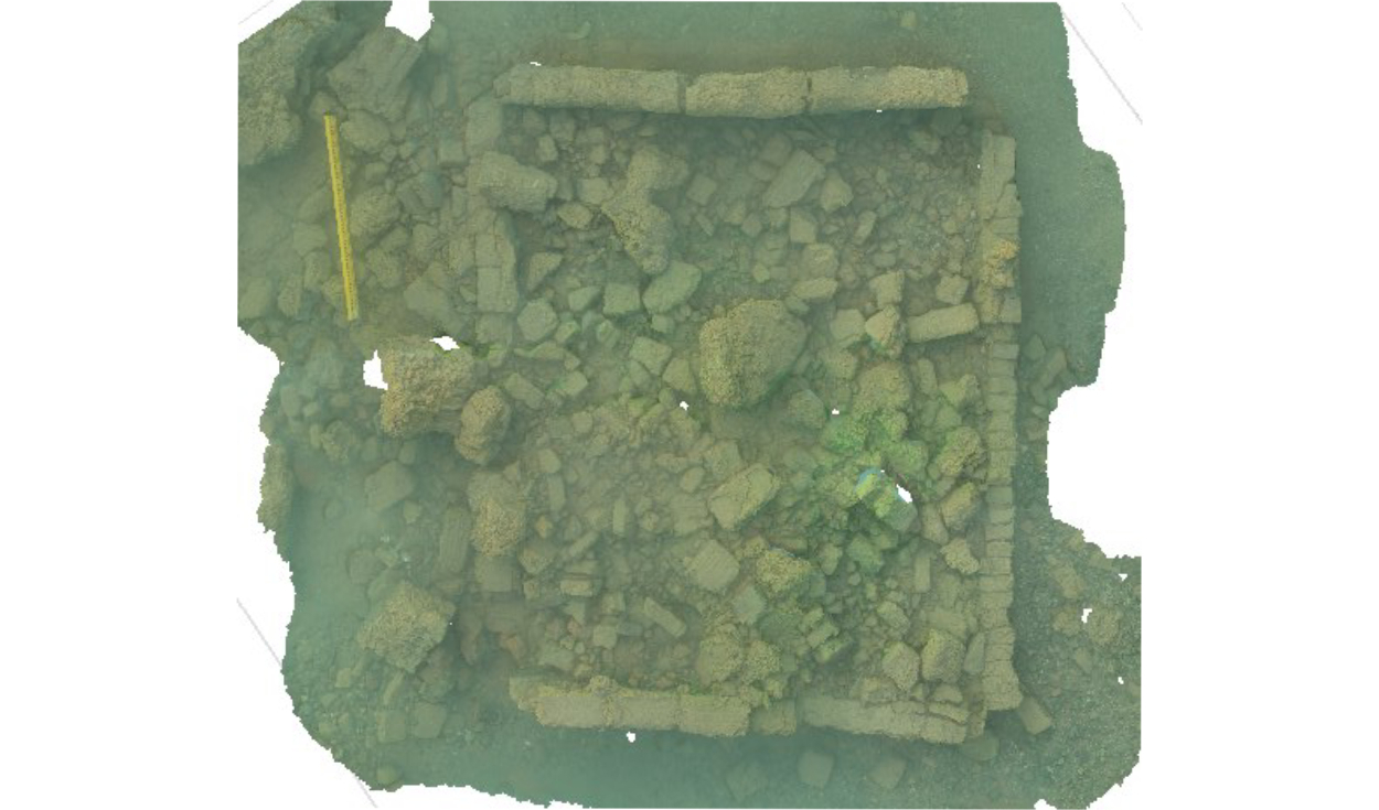 Edificio medieval rectangular construido con ladrillos cocidos. Foto: