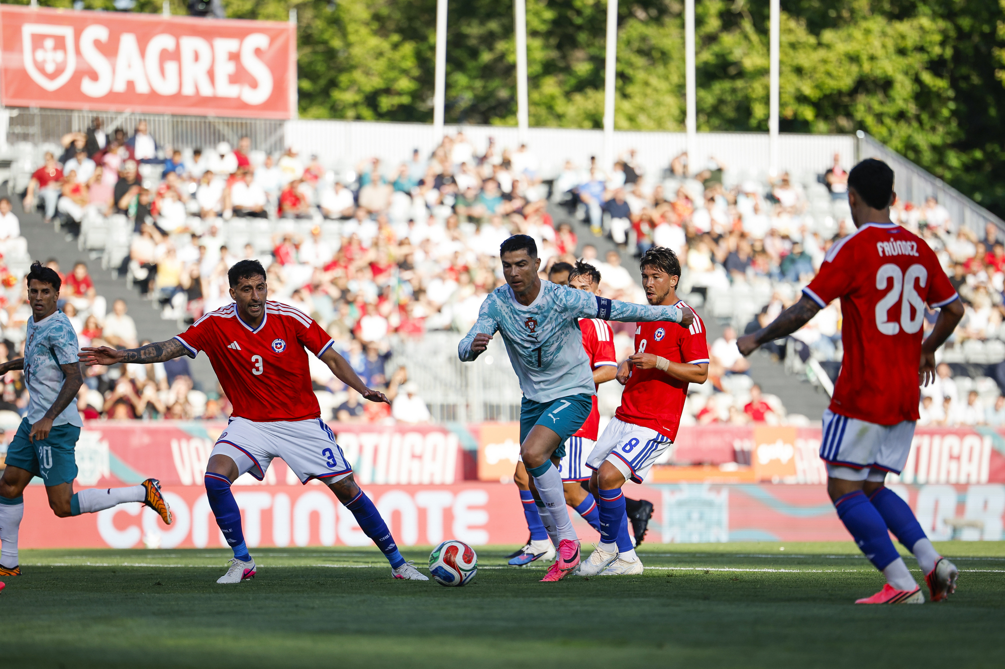 Cristiano Ronaldo quedó listo para el debut con Portugal.