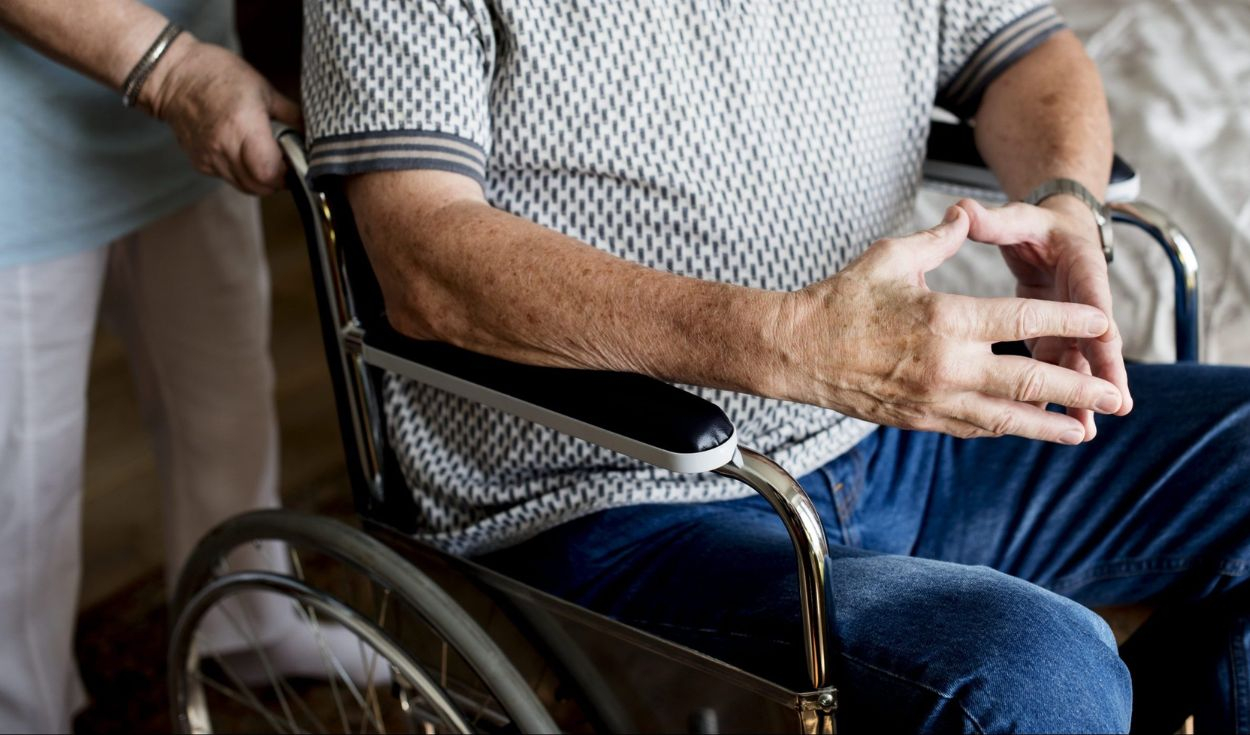 Organizaciones de pacientes advierten que, más allá de la conmemoración, es crucial fortalecer la formación médica y acceder a terapias innovadoras La esclerosis múltiple, enfermedad crónica y degenerativa, afecta principalmente a personas entre 20 y 40 años.