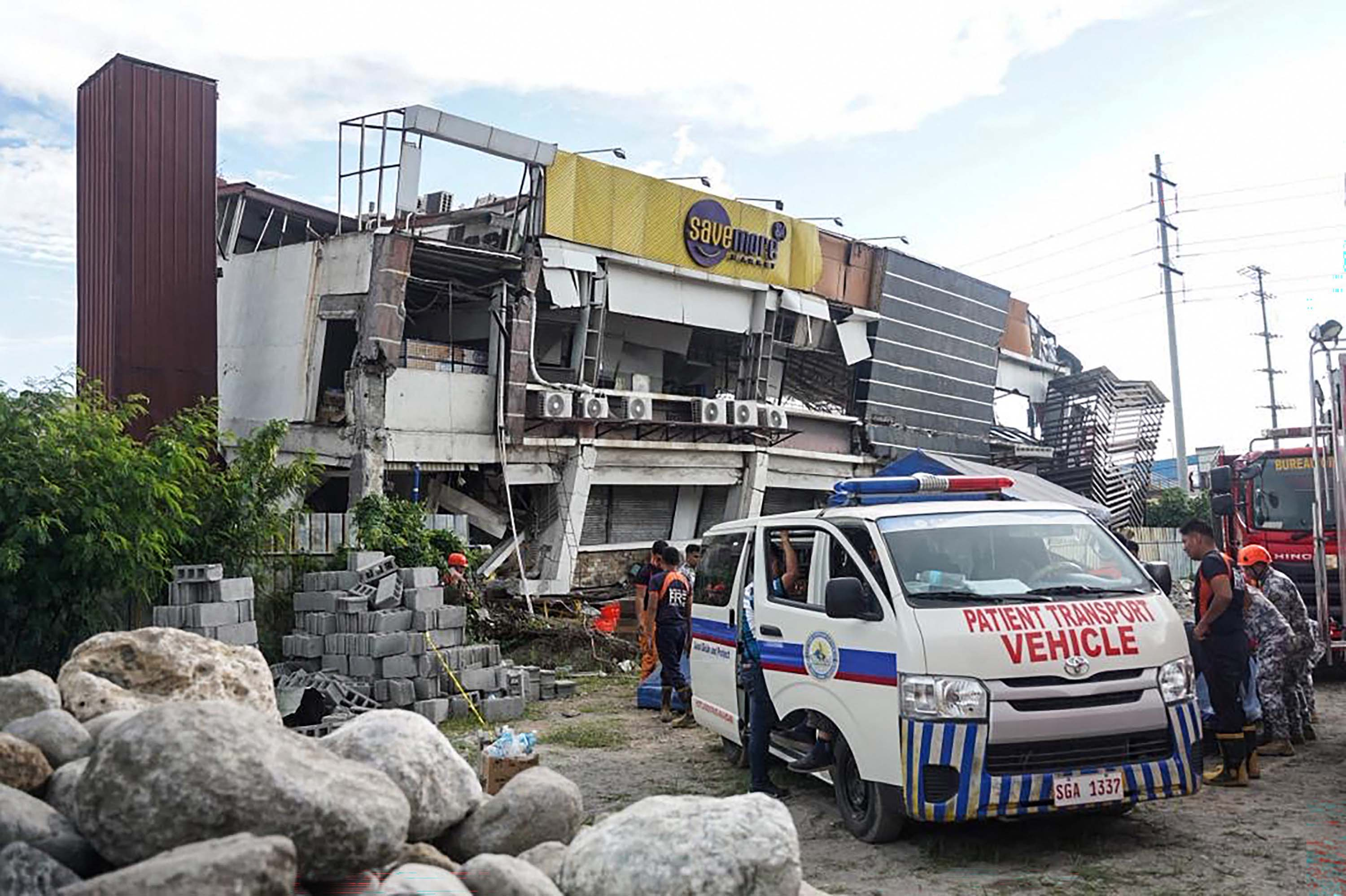 El movimiento telúrico tuvo su epicentro frente a la costa de Mindanao y provocó derrumbes