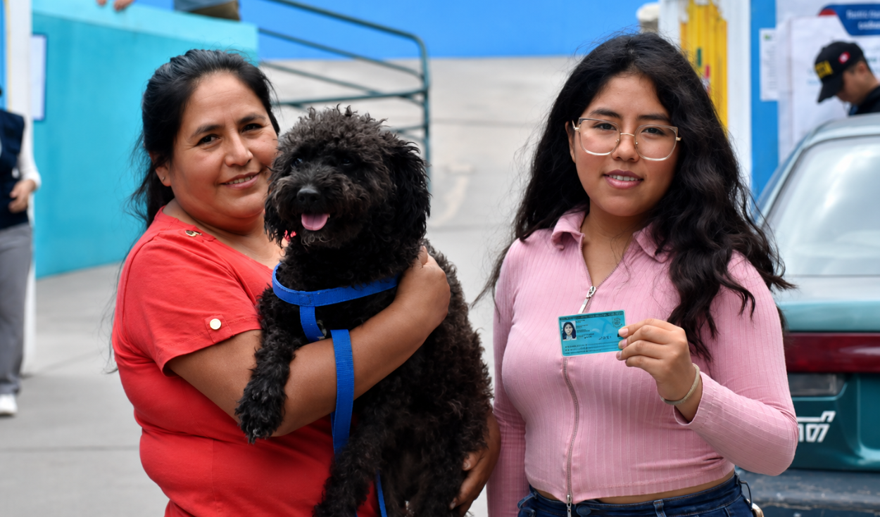 Peru Election Day Sees Voters Bring Dogs to Polls, Sparking Joy Online