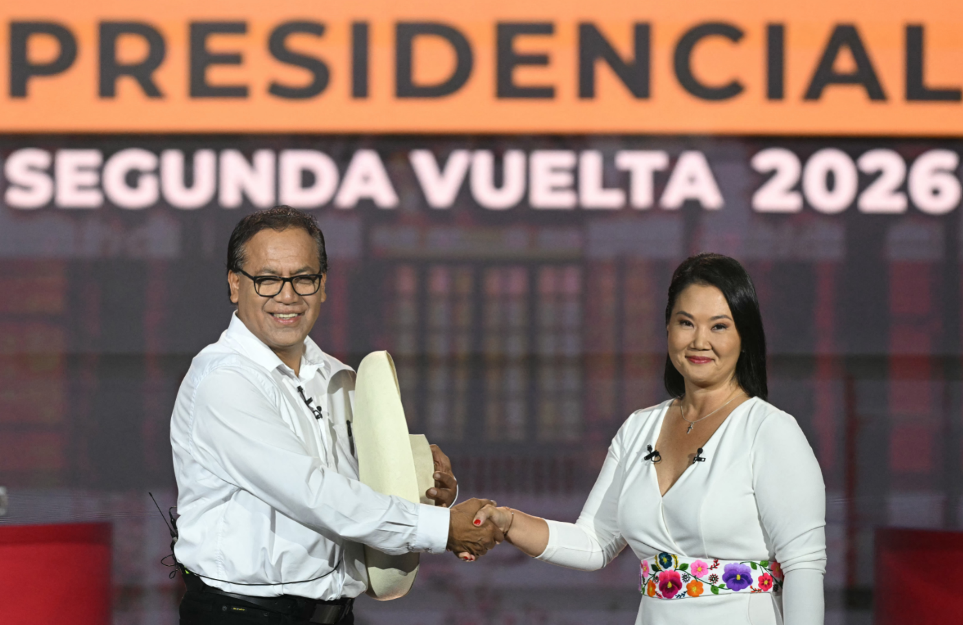 Roberto Sánchez y Keiko Fujimori luchan voto a voto la presidencia. Foto: AFP.