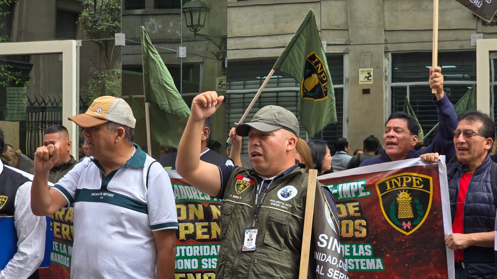 Sindicatos del INPE exigen cumplimiento de acuerdos laborales y denuncian condiciones precarias en sistema penitenciario
