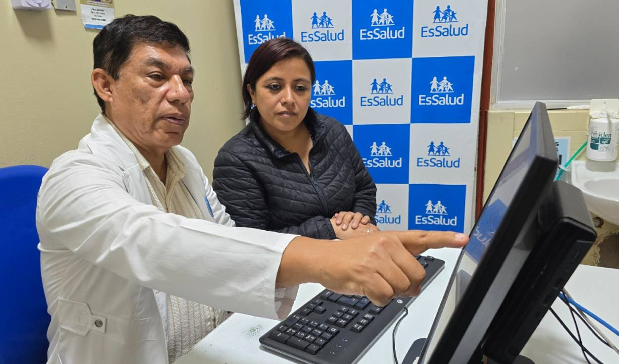 La innovadora intervención endoscópica benefició a Sissy Emperatriz Sánchez, quien padeció dolor por tres años. Fuente: difusión. essalud-innovacion-medica