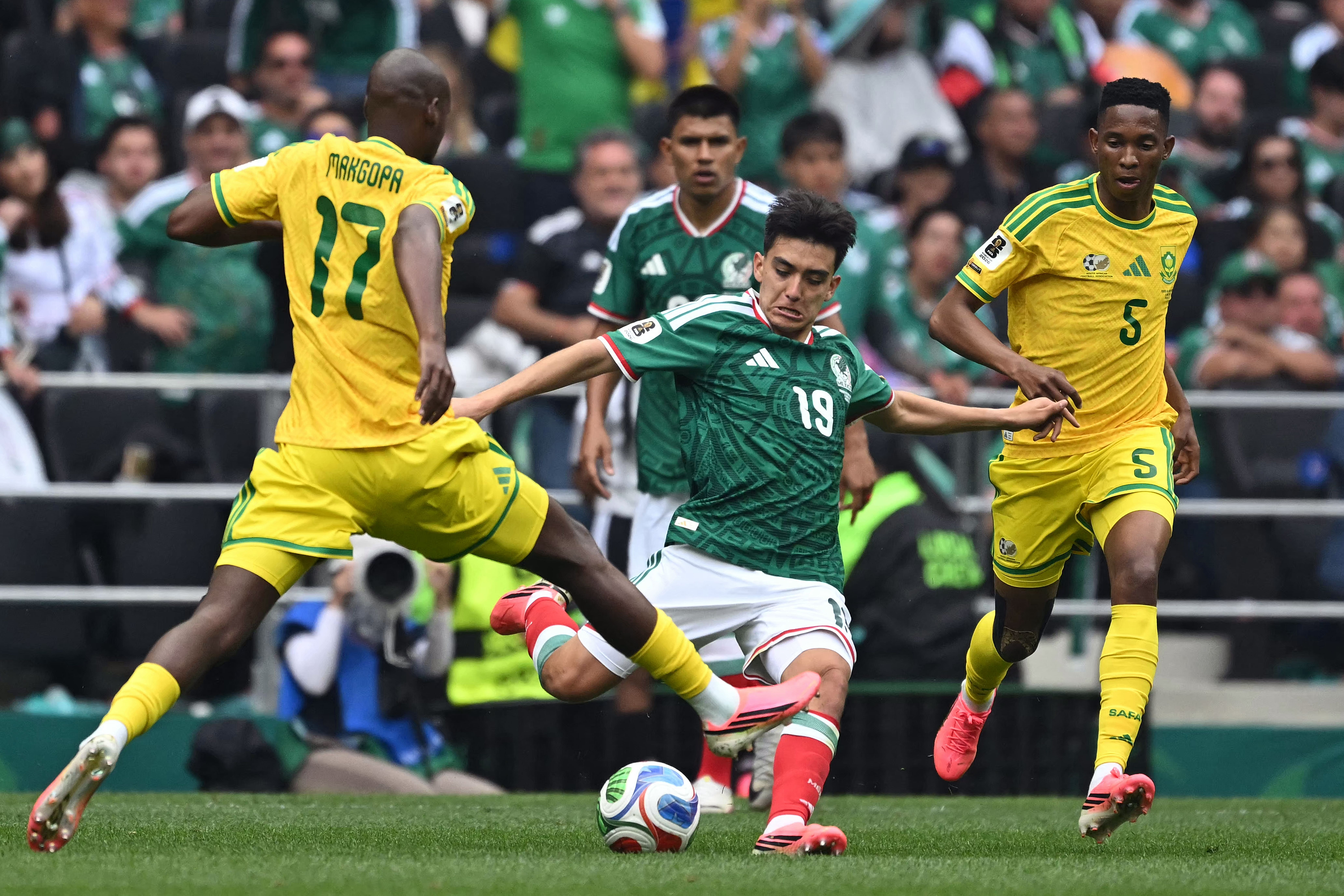 Gilberto Mora debutó en el primer partido del Mundial 2026, donde México le ganó 2-0 a Sudáfrica. Foto: AFP