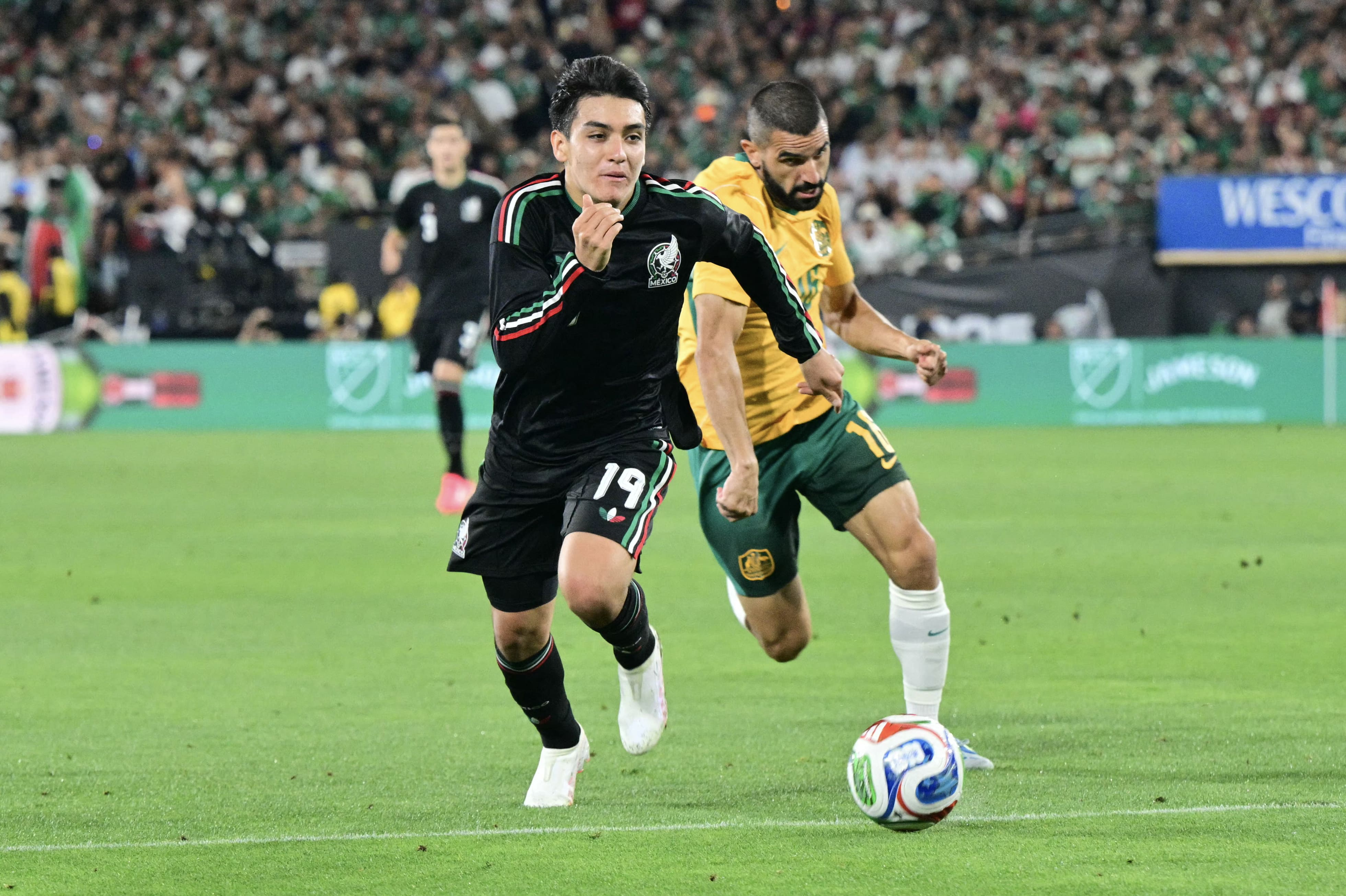 Gilberto Rafael Mora Zambrano es un futbolista mexicano que juega como centrocampista en el Club Tijuana de la Primera División de México. Foto: AFP