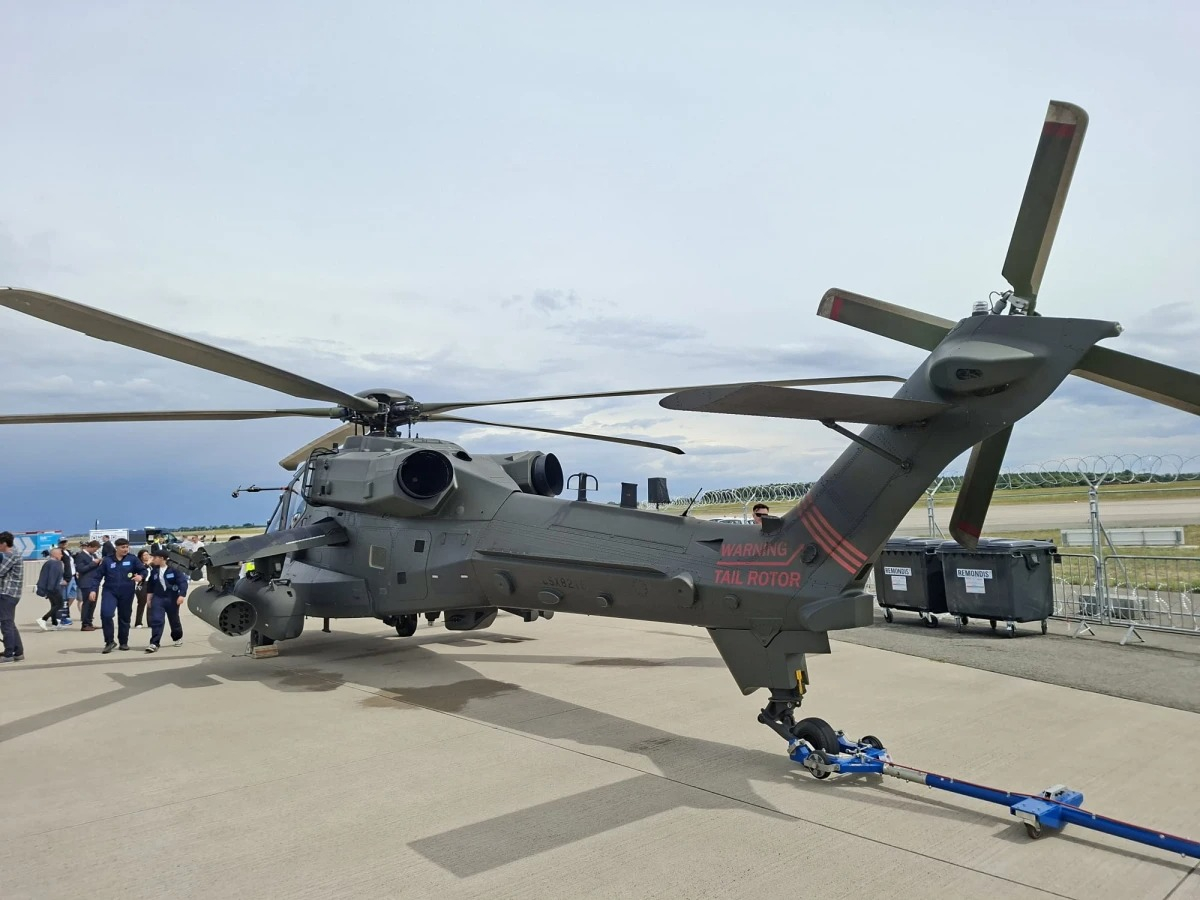 El nuevo AW249 busca competir con el Apache gracias a su IA, visión 3D del entorno y sistemas de combate de última generación.