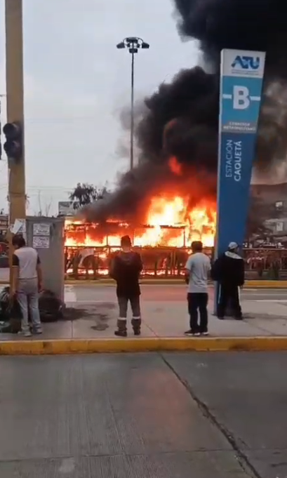 El siniestro se reportó cerca a la estación Caquetá del Metropolitano de Lima