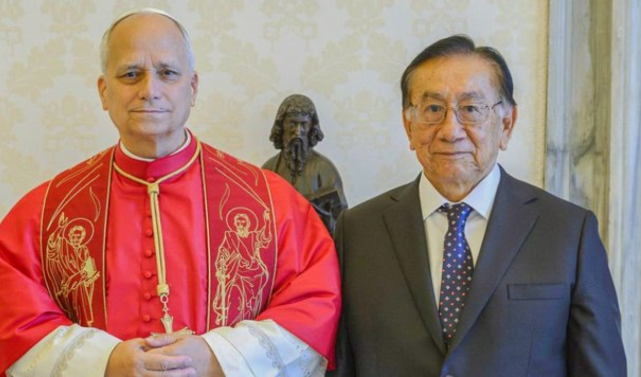 Papa León XIV durante una reunión con José María Balcázar, presidente del Perú, en el Vaticano. Foto: AFP jose balcazar