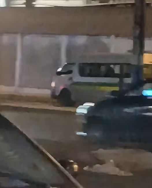 Chofer de combi que produjo el accidente se detuvo por un momento para dejar pasajeros, pero luego se dio a la fuga