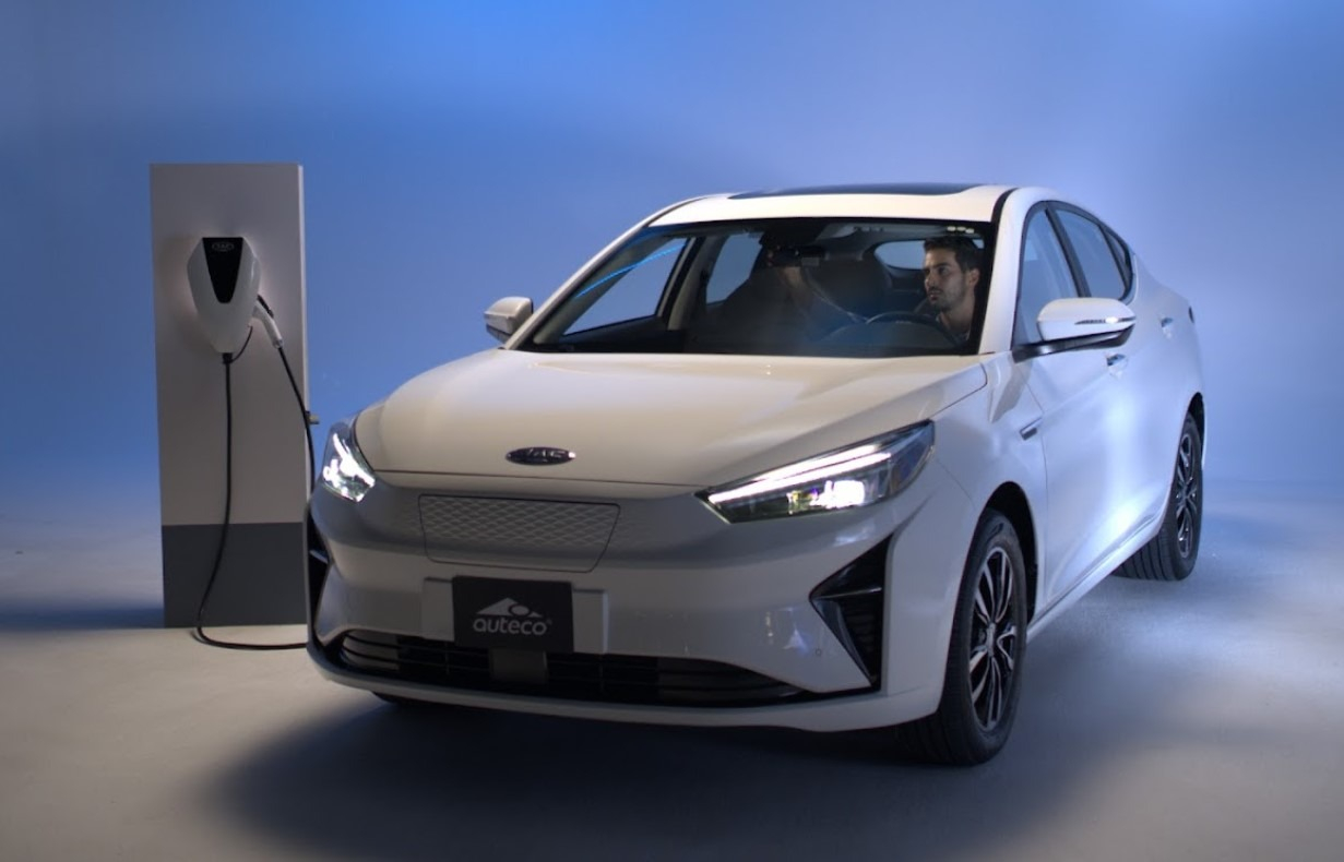 El litio se afianza como recurso clave para la economía global, impulsado por la creciente demanda de baterías para tecnología y vehículos eléctricos.