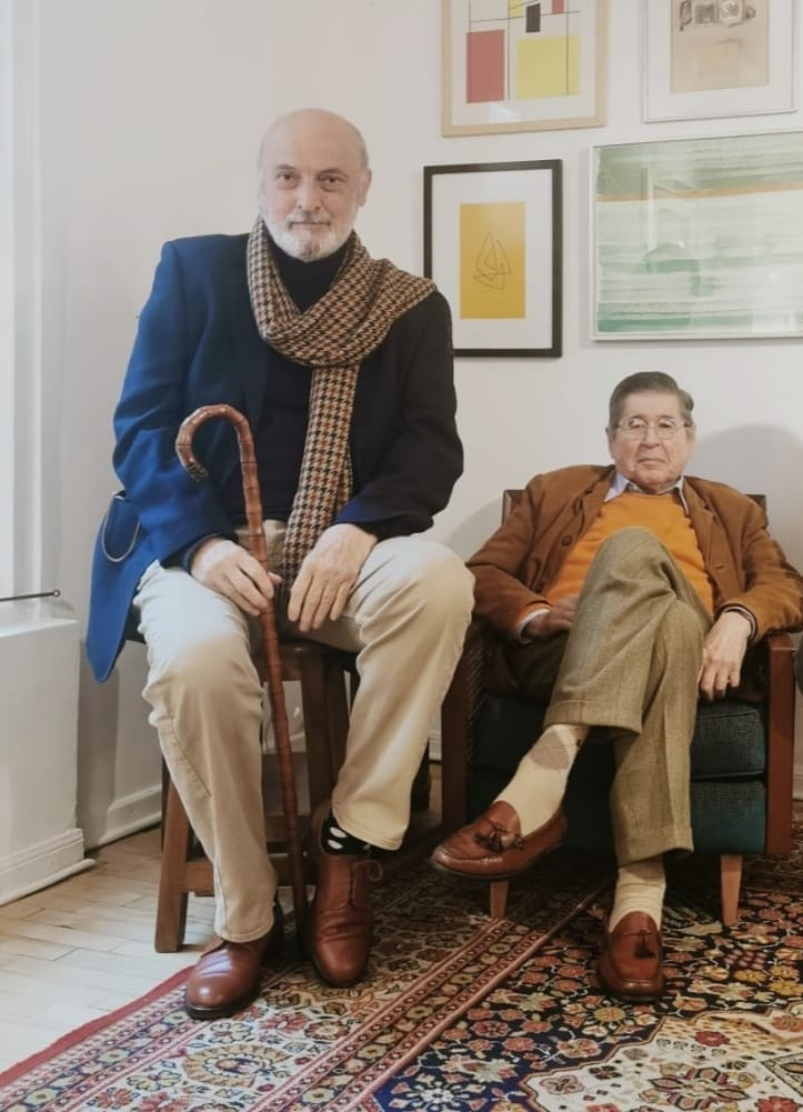 Foto inédita: Fernando Ampuero y Alfredo Bryce en la librería La Rebelde. Foto: Cortesía.