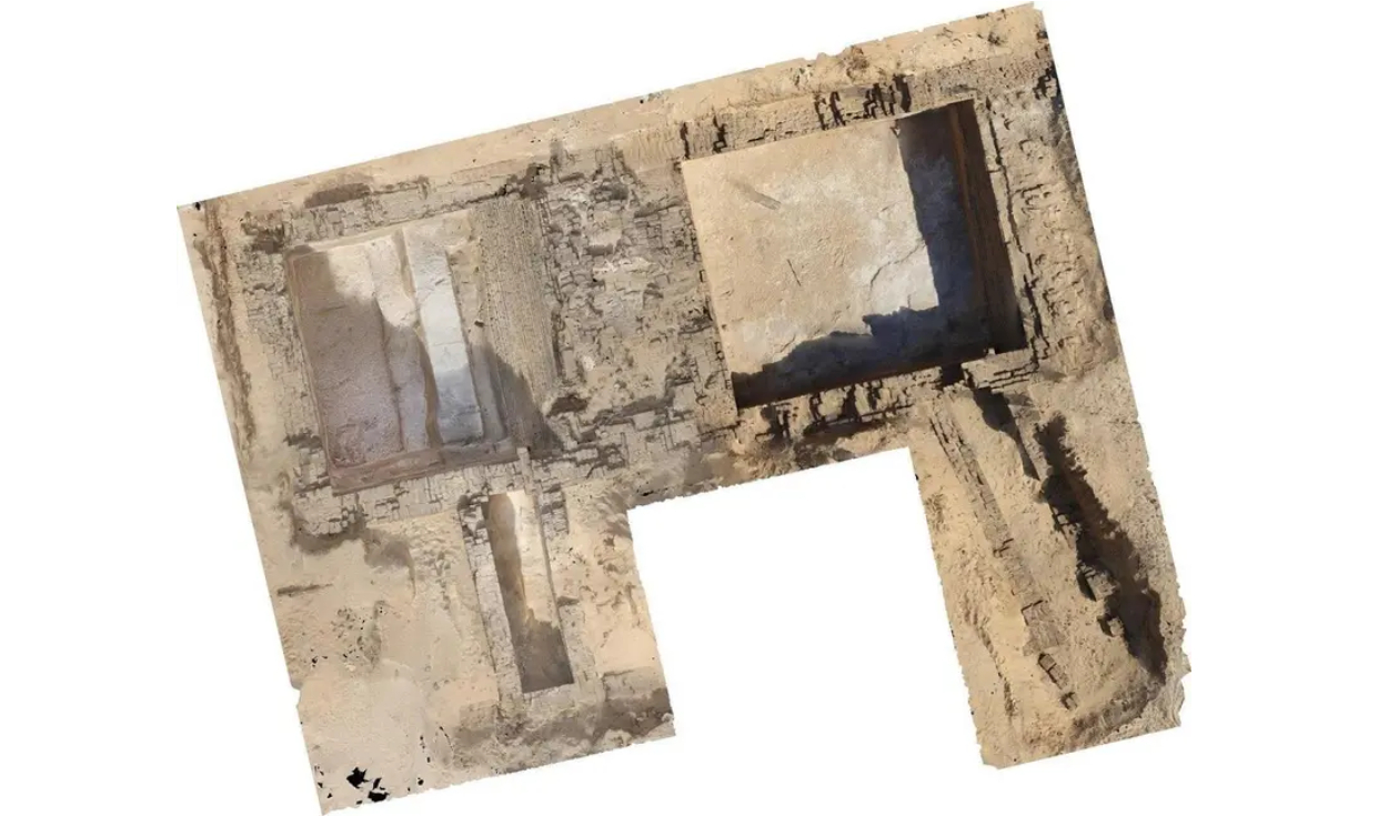 Algunas partes de las tumbas sufrieron daños al extraerse los bloques de piedra. Foto: Ministerio de Turismo y Antigüedades de Egipto Algunas partes de las tumbas sufrieron daños al extraerse los bloques de piedra. Foto: