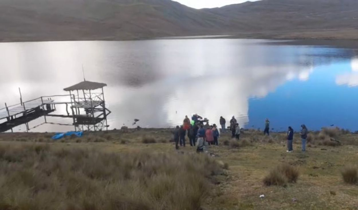 Teenager dies, 19-year-old missing after kayak capsizes in Ancash lagoon
