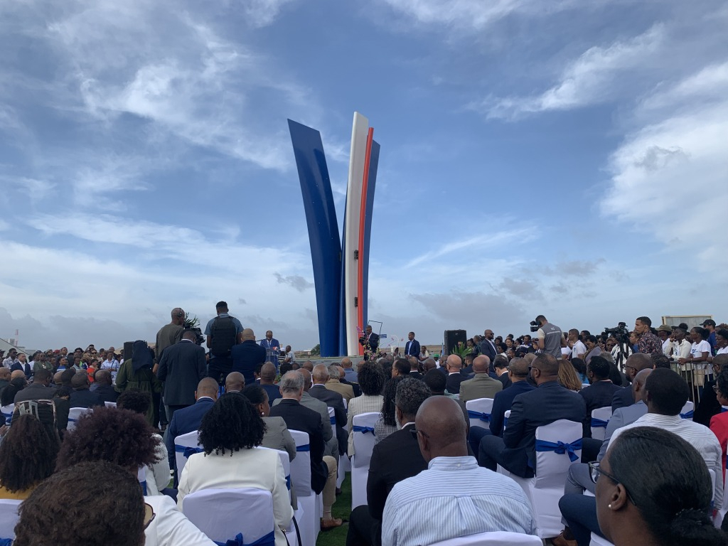 El Monumento a la Democracia y la Libertad fue inaugurado en enero de 2026. Foto: Expresso das Ilhas