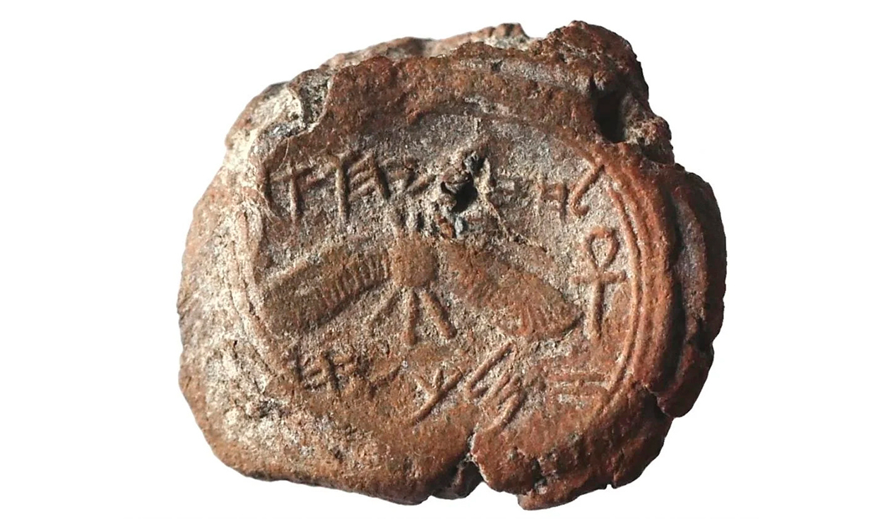 Impresión de un sello del rey Ezequías desenterrada en las excavaciones. Foto: Instituto de Arqueología de la Universidad Hebrea de Jerusalén