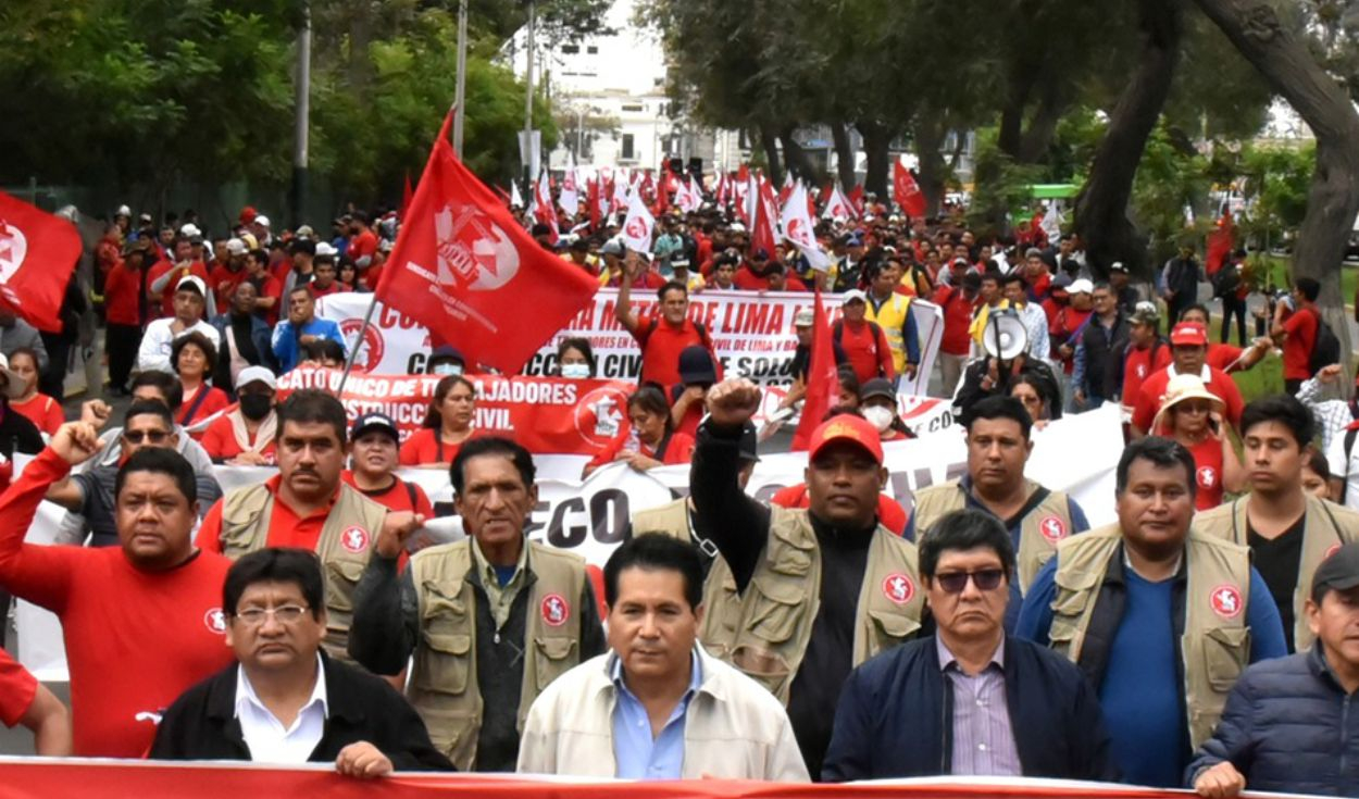 Peruvian Construction Workers to Protest for Health System Improvements
