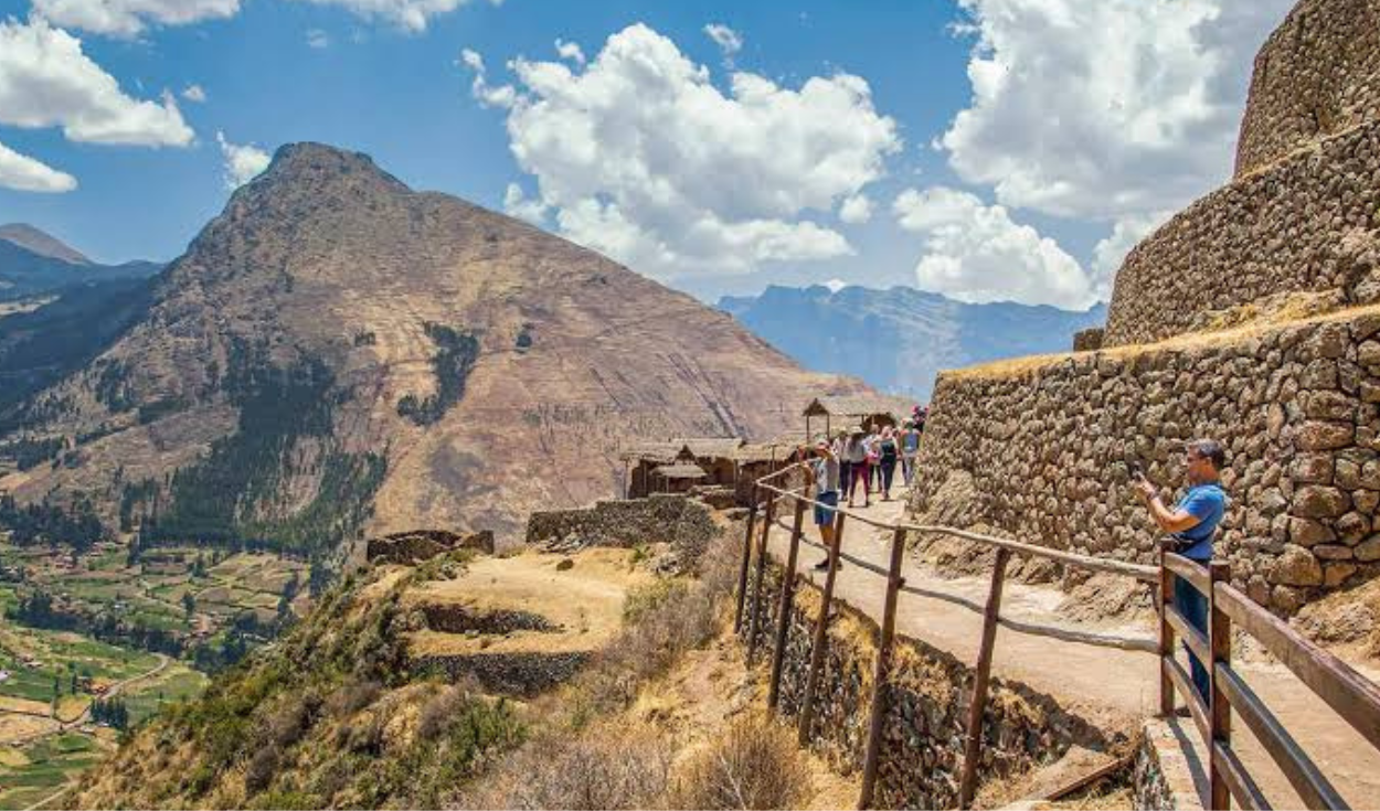 Cusco, Parque Arqueológico de Pisac, turistas