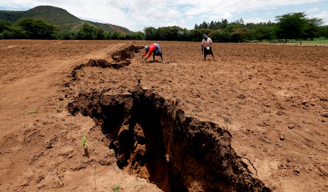 En Kenia apareció una grieta que se cree que es el resultado del deslizamiento de las placas tectónicas. Foto: Thomas Mukoya/Newscom