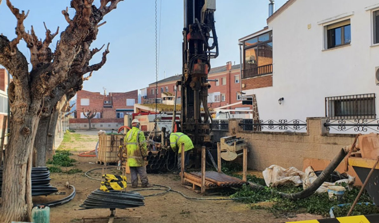 Prospecciones de geotermia superficial en el terreno. Foto: Ajuntamente de Flix