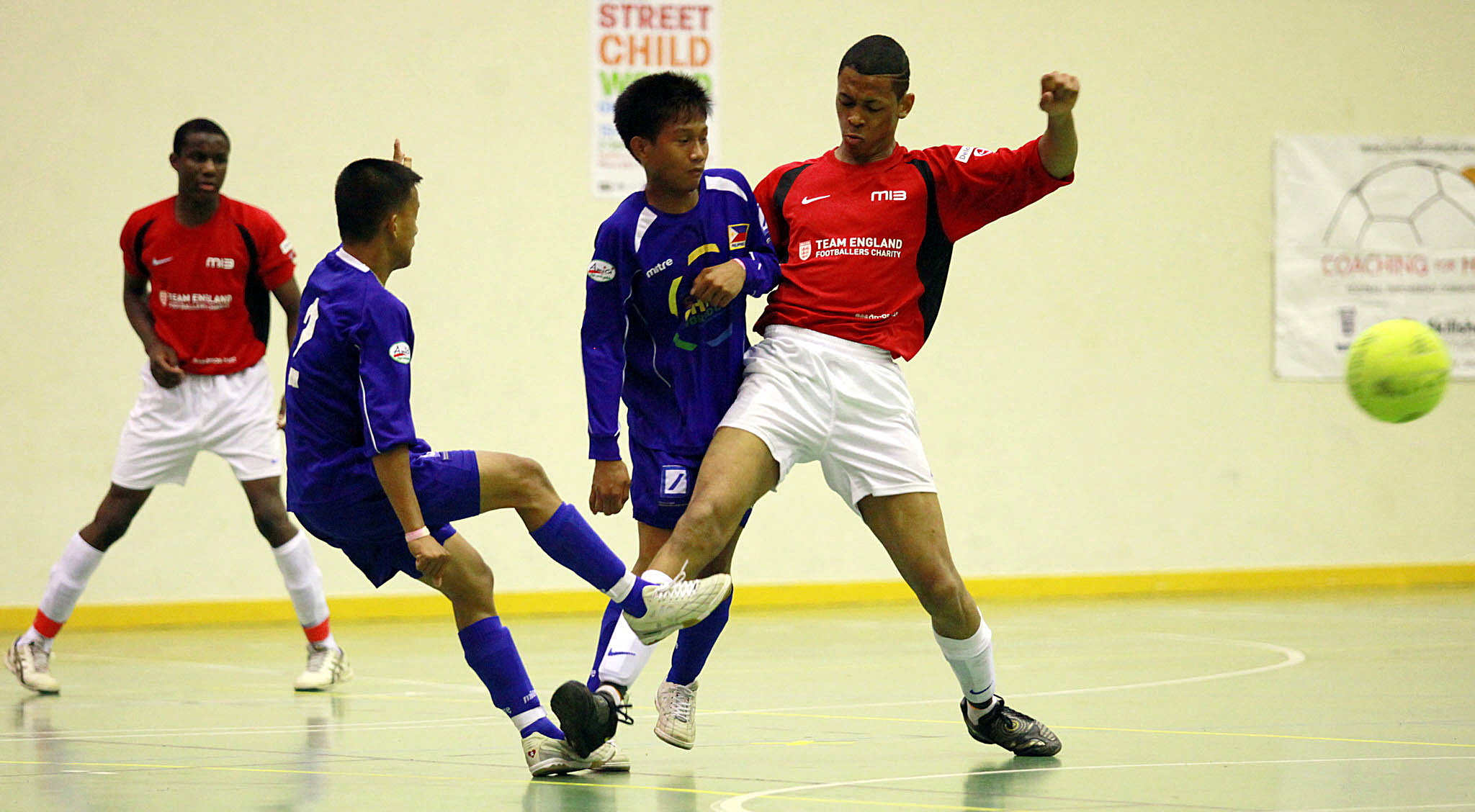 El fútbol puede brindar una lección de vida: lo importante no es ganar o lograr objetivos, sino cómo estos se consiguen. Foto: AFP.