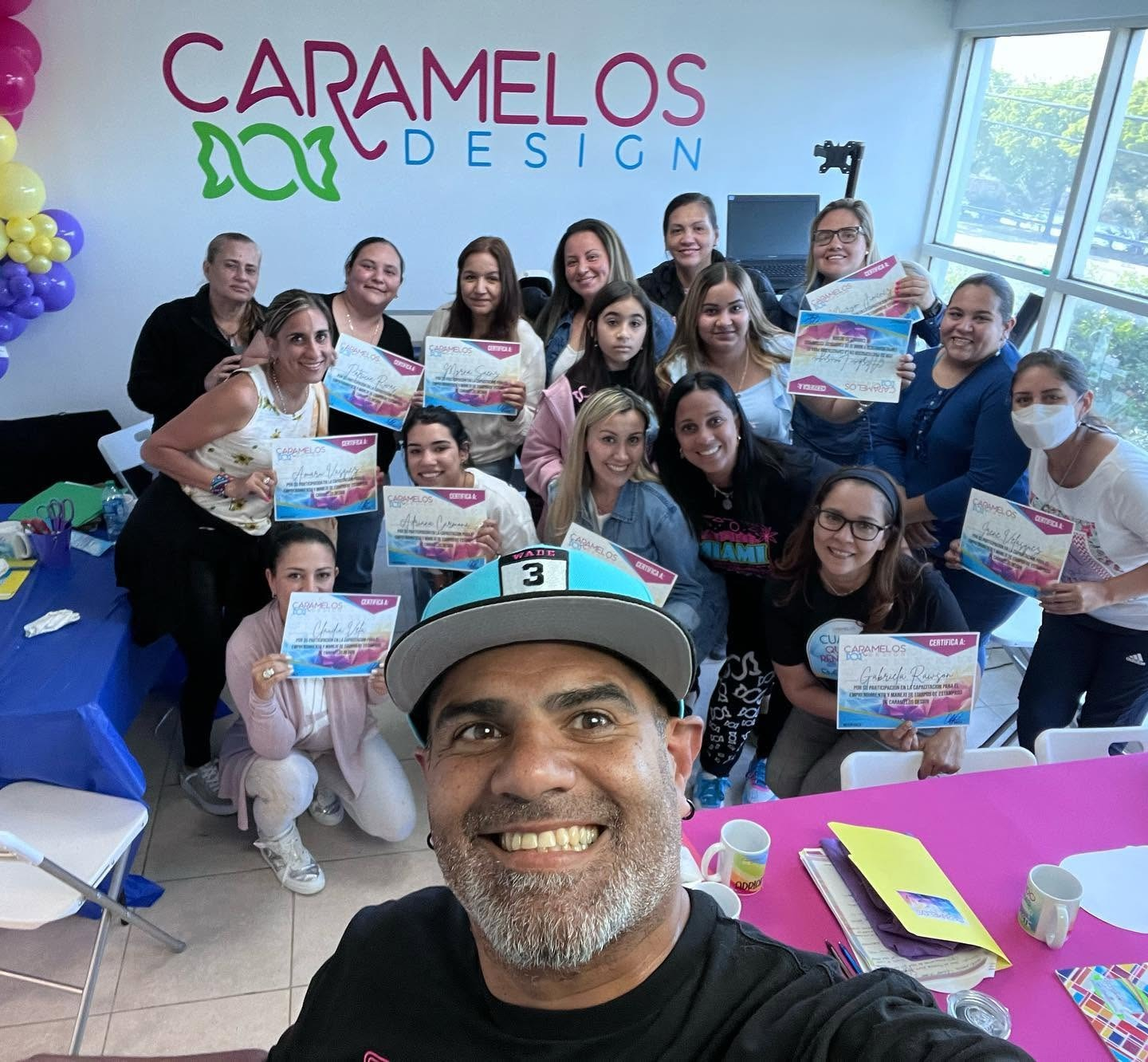 Oli García y su esposo optaron por innovar en el sector de la confección a medida: así nace la marca Caramelos Design. Foto: Caramelos Design/Facebook