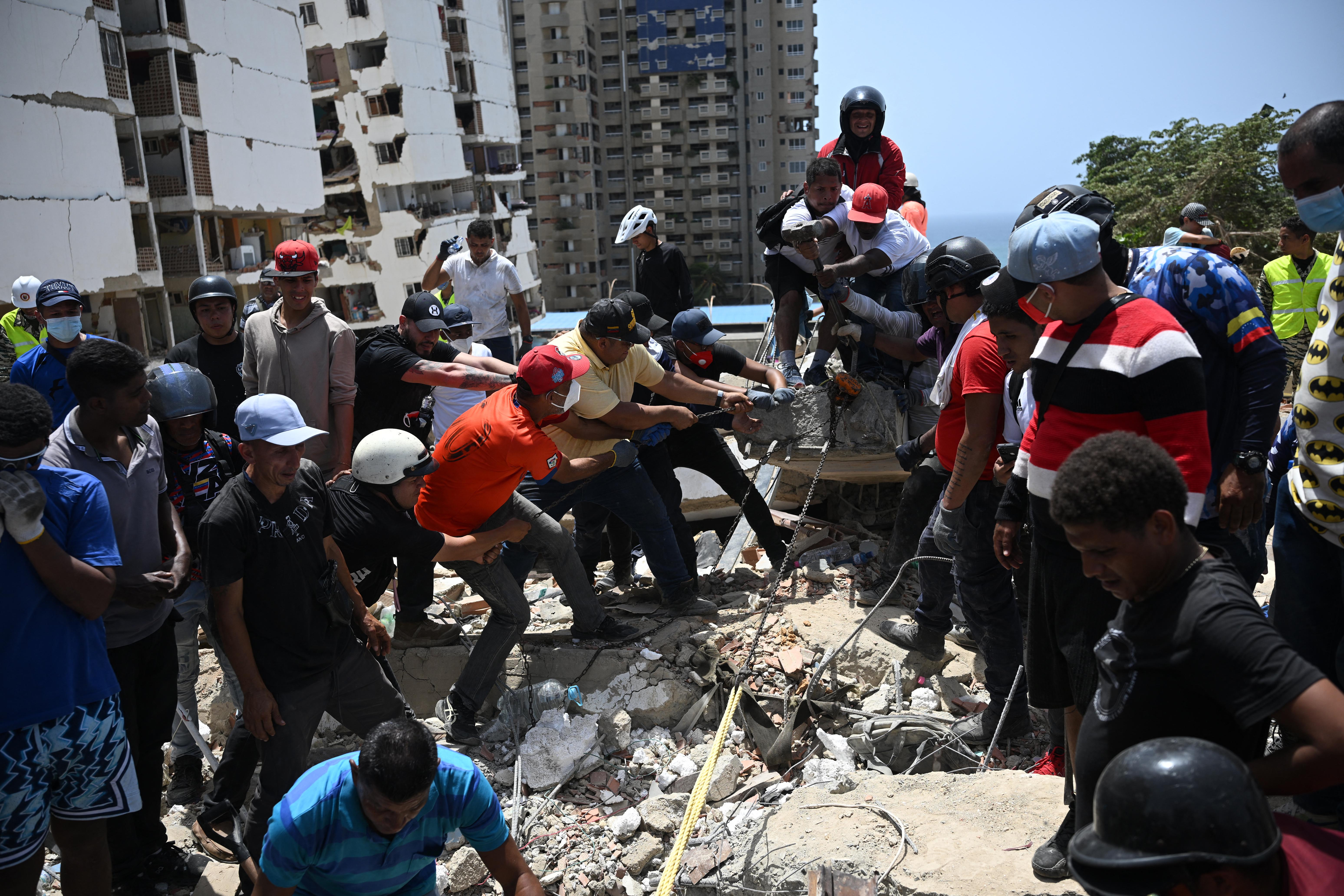 Damnificados denuncian retraso en las labores de rescate por parte de las autoridades