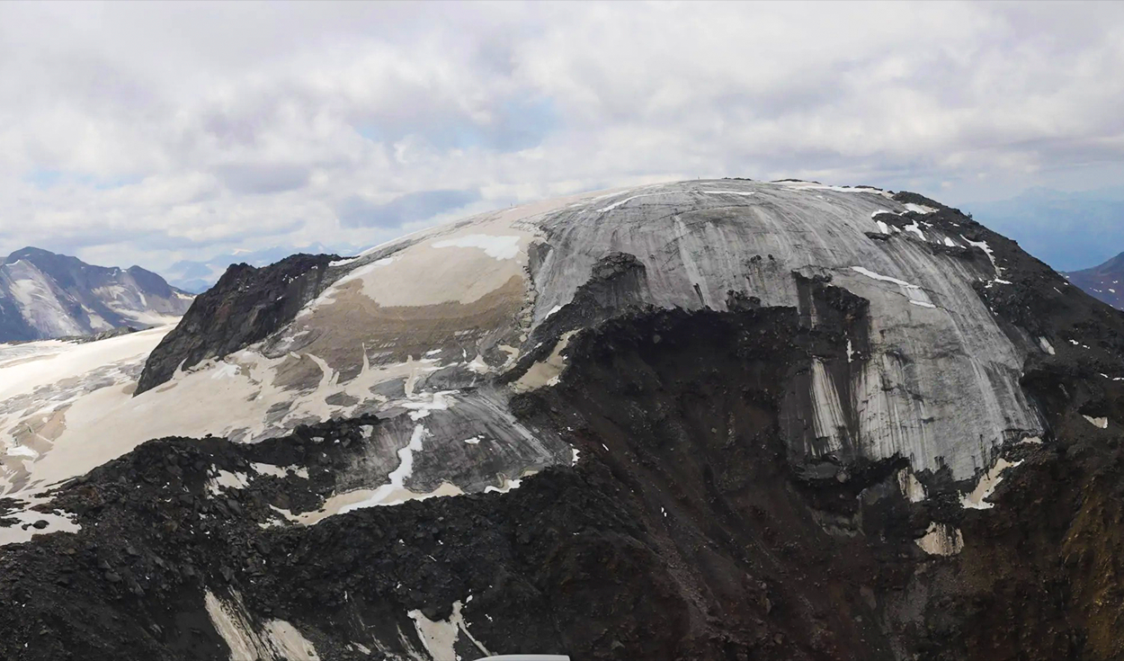 Weißseespitze en 2023: la oscura superficie de su cima evidencia un drástico y alarmante deshielo. Foto: Andrea Fischer