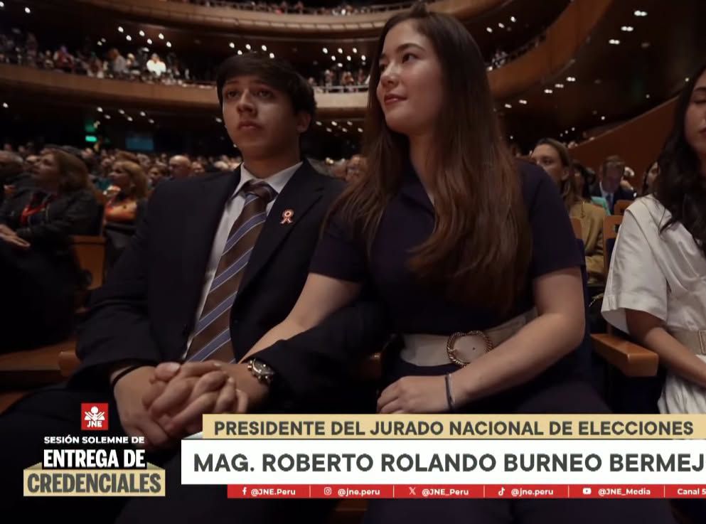 Kyara Villanella y su novio. Foto: Facebook/Roger García Kyara Villanella
