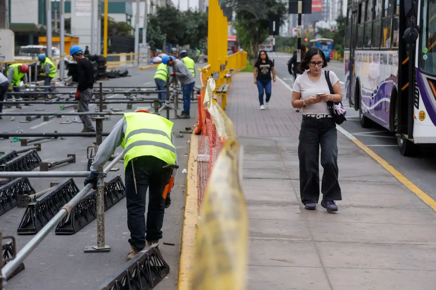Trabajos en la av. Brasil por la Gran Parada y Desfile Cívico Militar 2026