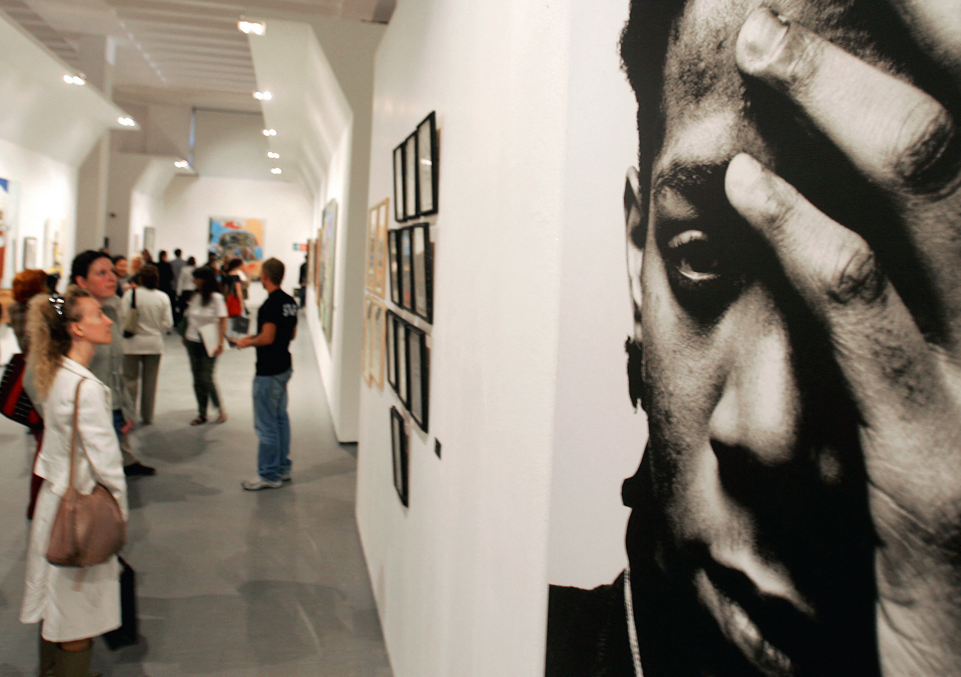 Jean-Michel Basquiat forjó su arte desde las calles de Nueva York en los 70 y 80. Hoy, su trabajo es parte de las principales galerías internacionales. Foto: AFP.