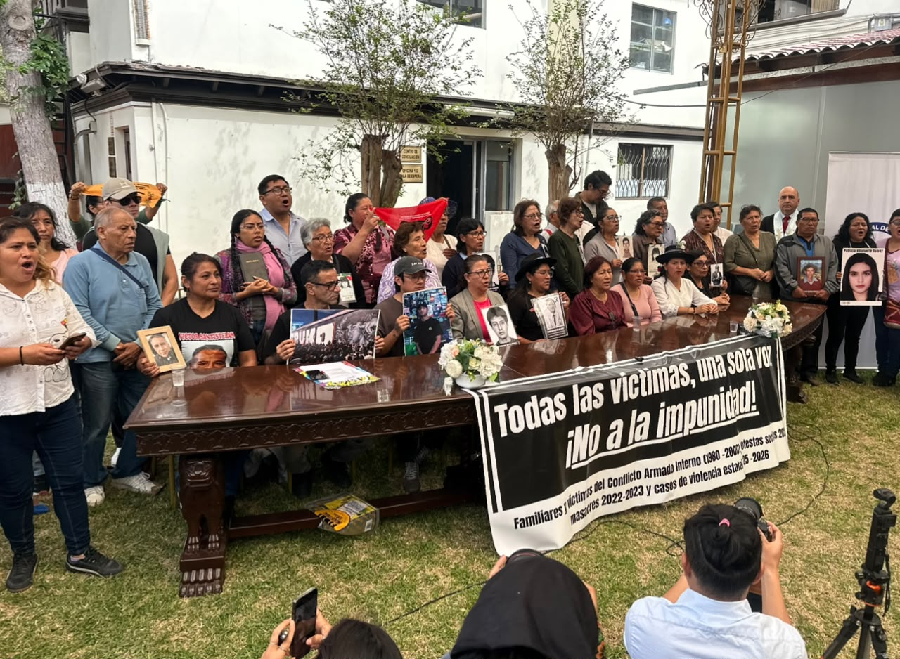 Familiares de víctimas exigen justicia y demora del Estado. Fotografía: Carlos Félix / URPI-LR