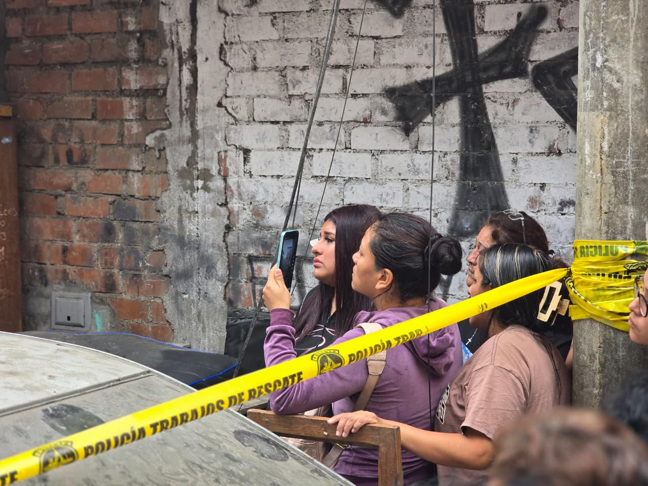 Familiares de las víctimas señalan que el incendio podría estar relacionado con un caso de extorsión. Foto: Francisco Erazo/La República. Incendio en Lima deja 10 personas fallecidas, incluidos 5 menores de edad