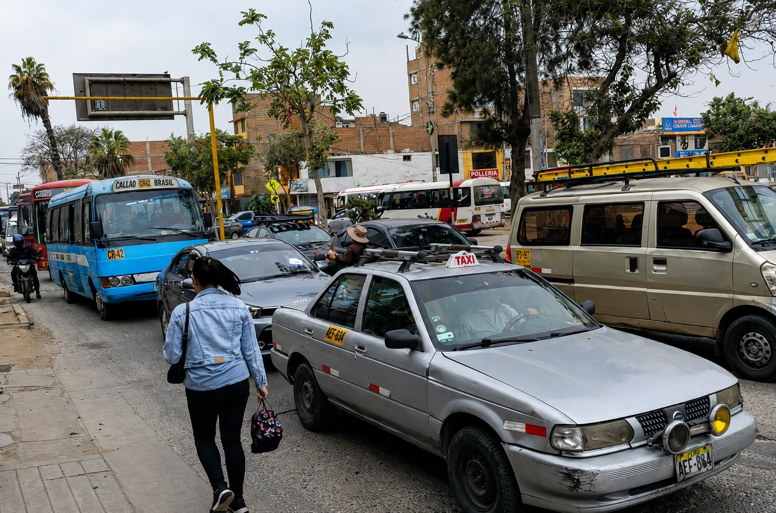 Congestión vehicular en la avenida José Granda ocasionado por los desvíos de la obra Vía Expresa Norte.