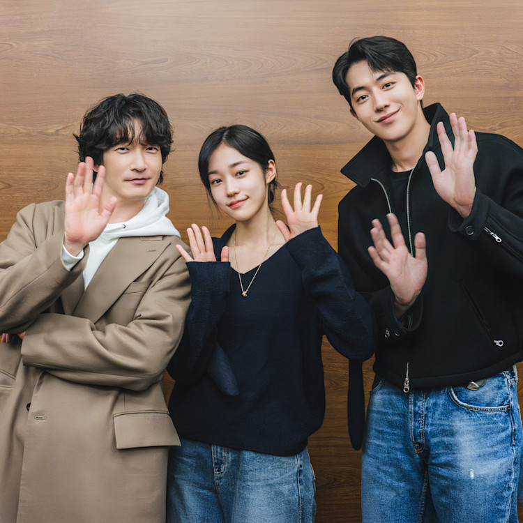 Cho Seung Woo, Roh Yeon Seo y Nam Joo Hyuk en la lectura del guion de 'El Palacio del Este'