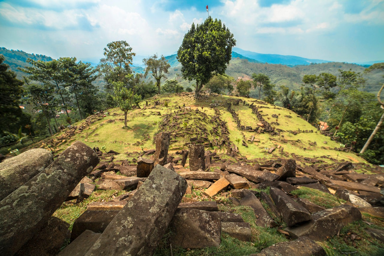 Gunung Padang nació en el Paleolítico y sumó cambios en varias épocas. Foto: Archaeological Prospection. John Wiley & Sons Ltd.