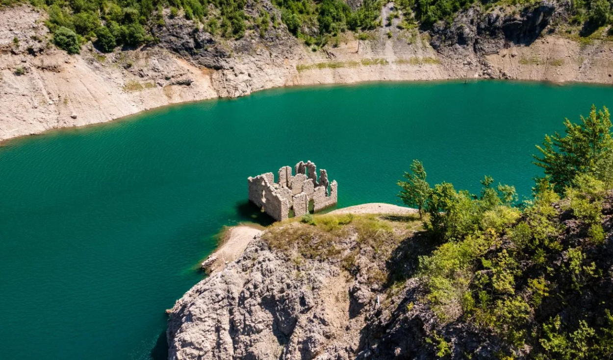 Drought Exposes 19th-Century Italian Customs House Submerged Since 1960s